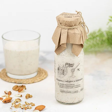 Мацони с мёдом и орехами