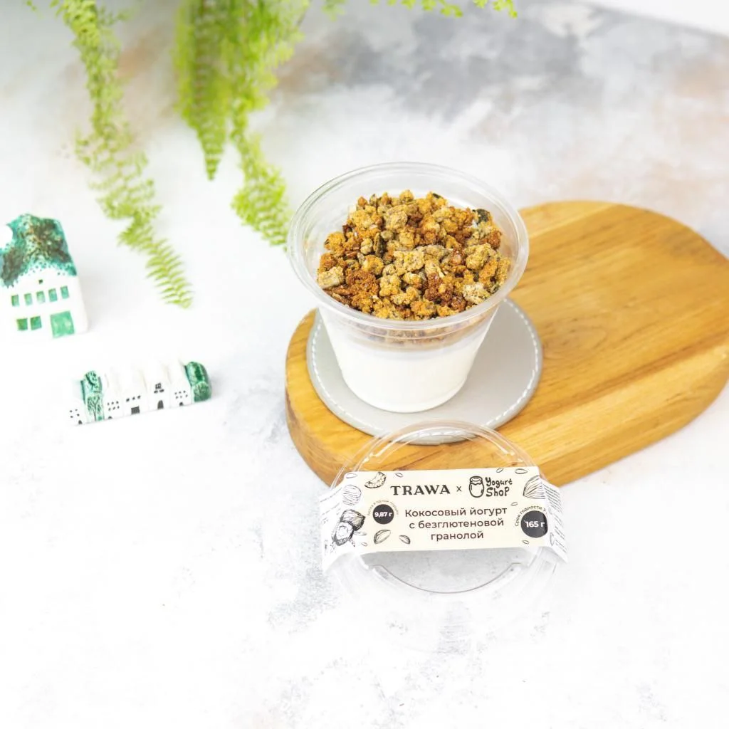 Кокосовый йогурт с безглютеновой гранолой TRAWA